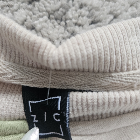 Colorblock Sweatshirt - Picture 7 of 10